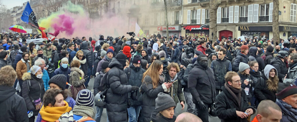 Thousands take to the streets of France to protest the pension reform bill