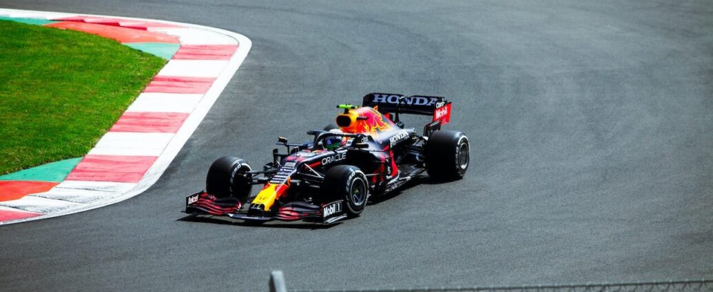 formula one car on a race track