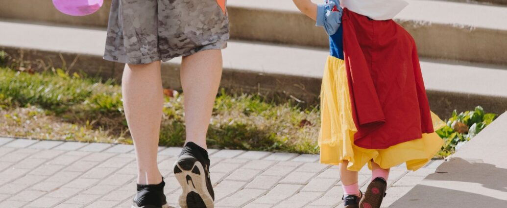 Young girl in Snow White costume