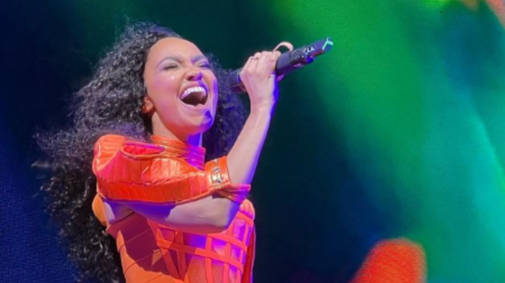 A new era has begun for Leigh-Anne Pinnock. After ten years on stage as a member of the British girl band Little Mix, the time has come for the singer-songwriter to take off and launch her solo career.