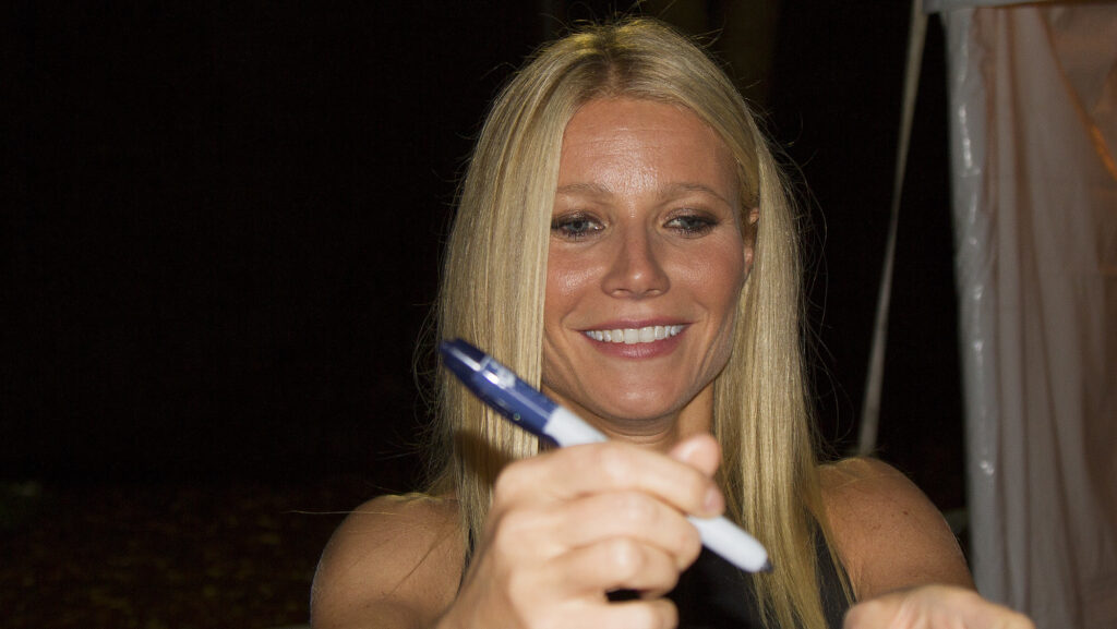 Gwyneth Paltrow signing autographs (2012).