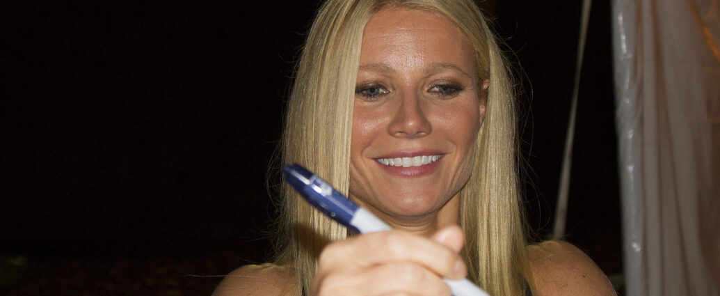 Gwyneth Paltrow signing autographs (2012).