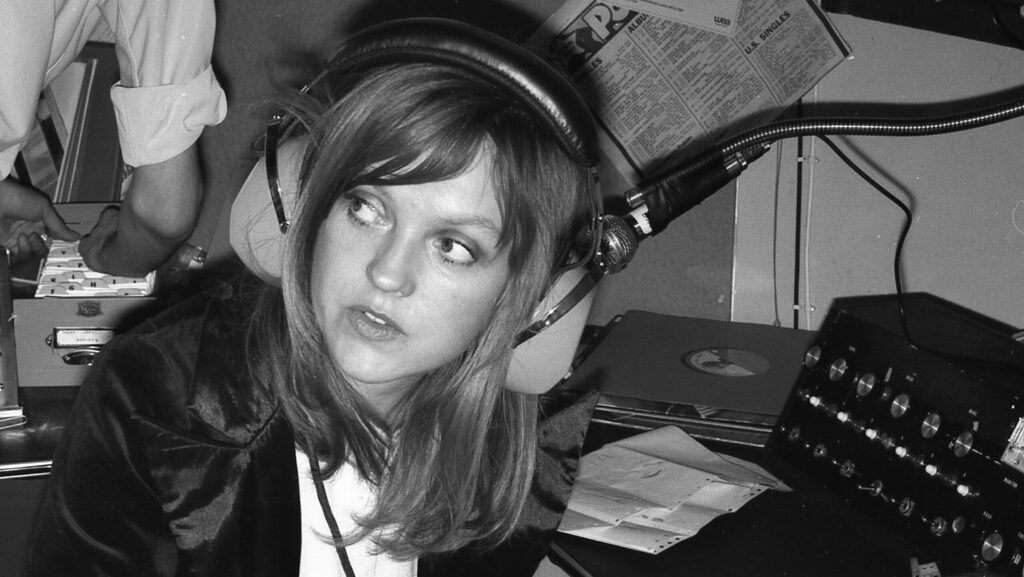 Black and white image of Radio 1 DJ Annie Nightingale during her time at University Radio Bath.