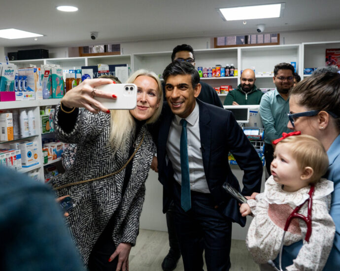Prime Minister Rishi Sunak poses for a photo with a constituent holding a smartphone. Are politicians finally learning to communicate with the smartphone generation through social medias like TikTok?