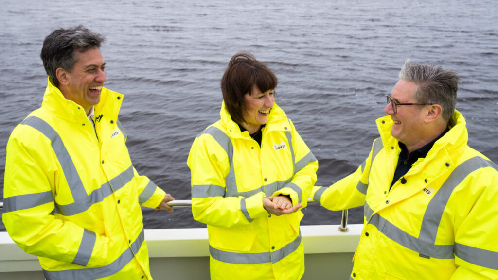 Labour Keir Starmer, Rachel Reeves and Ed Miliband discuss Green Prosperity Plan on boat in Teeside