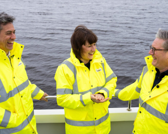 Labour Keir Starmer, Rachel Reeves and Ed Miliband discuss Green Prosperity Plan on boat in Teeside