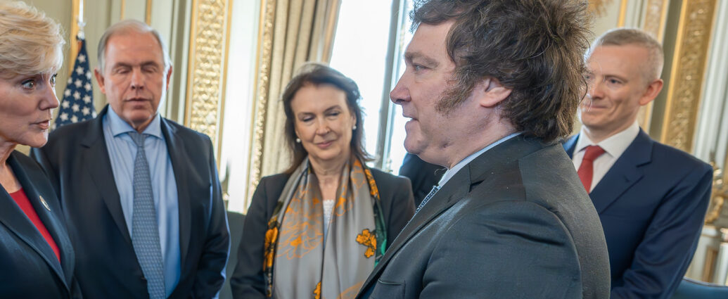 Image of Argentinian PresidentJavier Milei with other Argentinian government officials in suits.