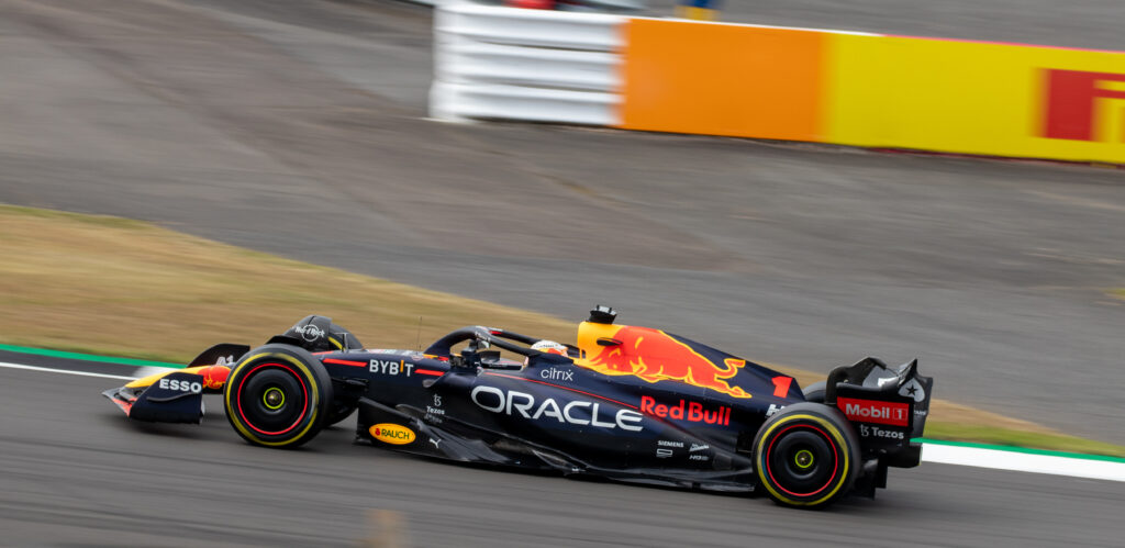 A black and red racing car on racing track