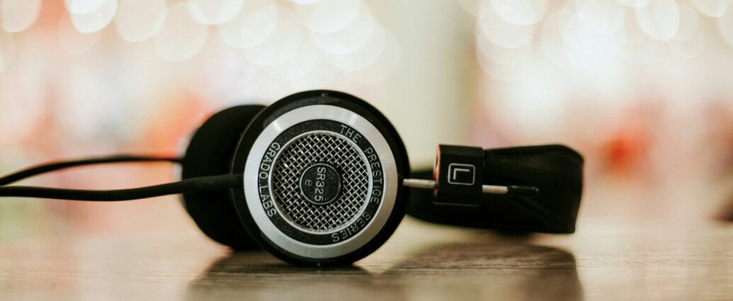 selective focus photo of black headphones.